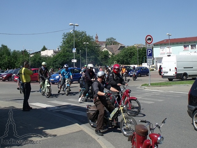 10_Odjezd z parkoviste na trasu.jpg